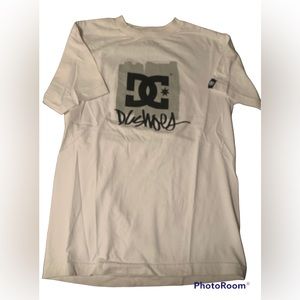 DC Shoes white logo tee shirt, Small